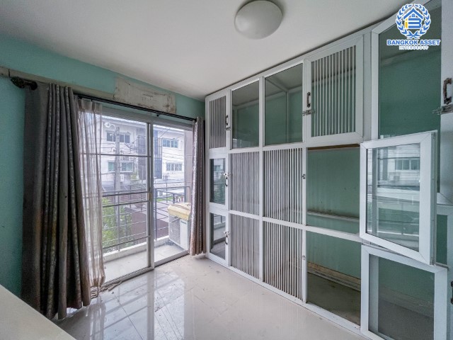 *****ทาวน์โฮมมือสองย่านกรุงเทพมหานคร ม.มายเพลส เกษตร-นวมินทร์72 เนื้อที่มากถึง 21 ตร.ว. ฟังก์ชันจัดเต็ม 3 ห้องนอน 3 ห้องน้ำ 2 ที่จอดรถ บนทำเลดีติดถนนนวมินทร์ เชื่อมต่อถนนประเสริฐมนูกิจ, ถนนกาญจนาภิเษก ใกล้ แฟชั่นไอซ์แลนด์ และทางด่วน "รามอินทรา"